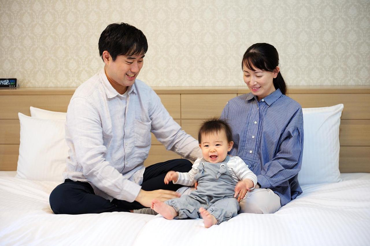 Hotel Okura Tokyo Bay Urayasu Eksteriør bilde A Japanese family