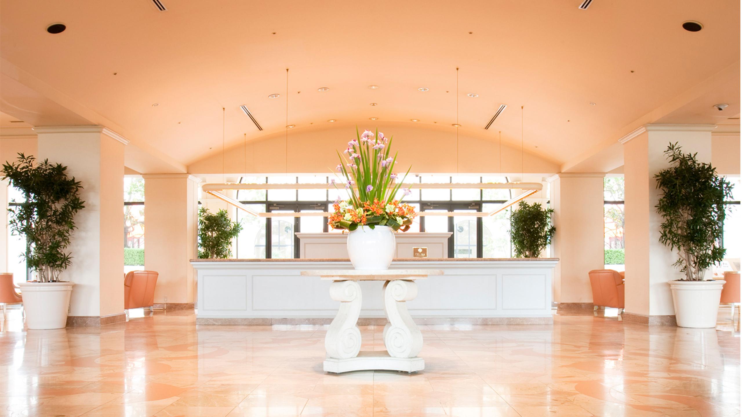 Hotel Okura Tokyo Bay Urayasu Eksteriør bilde The lobby of the Center for the Arts, Black Mountain