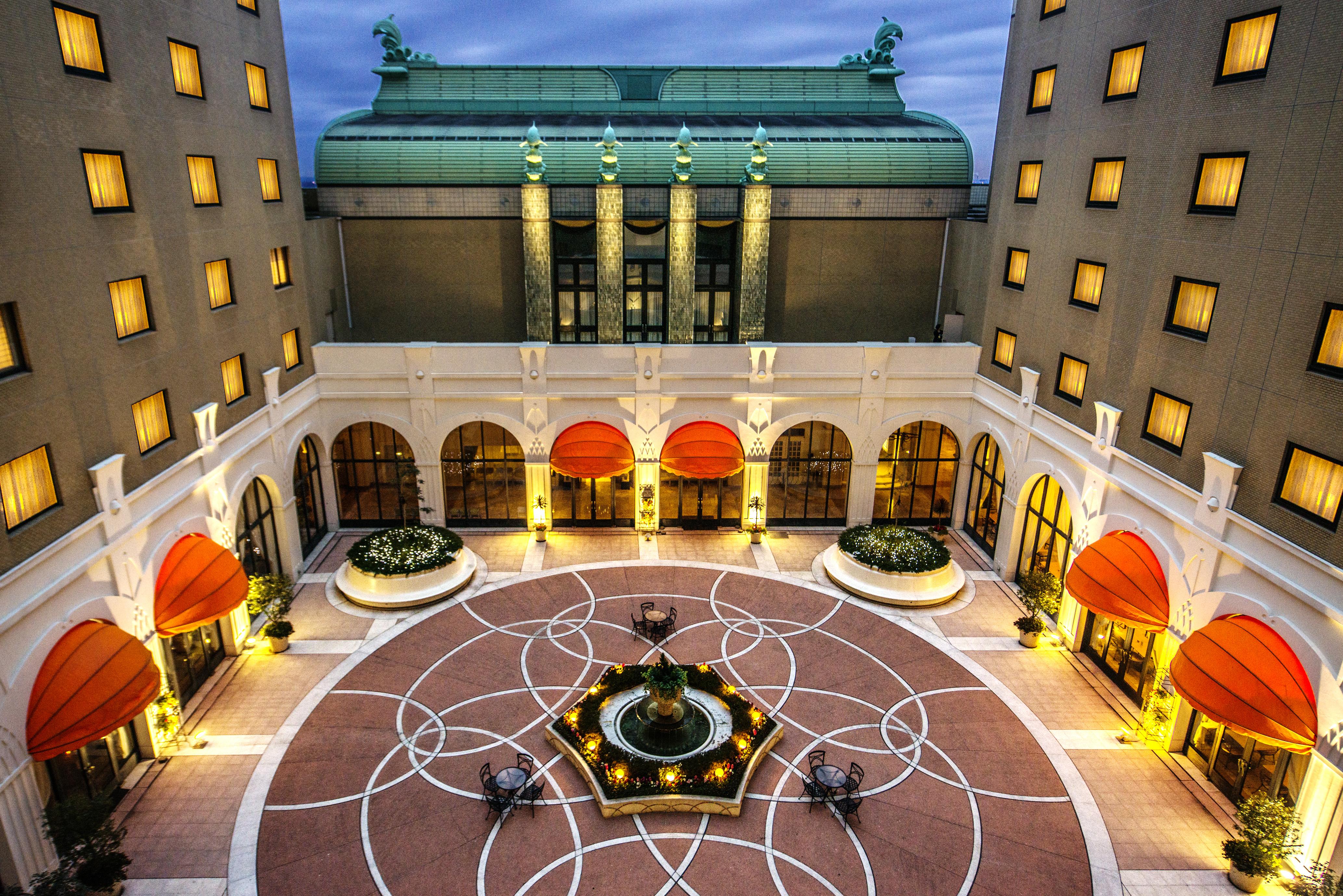 Hotel Okura Tokyo Bay Urayasu Eksteriør bilde The hotel's courtyard