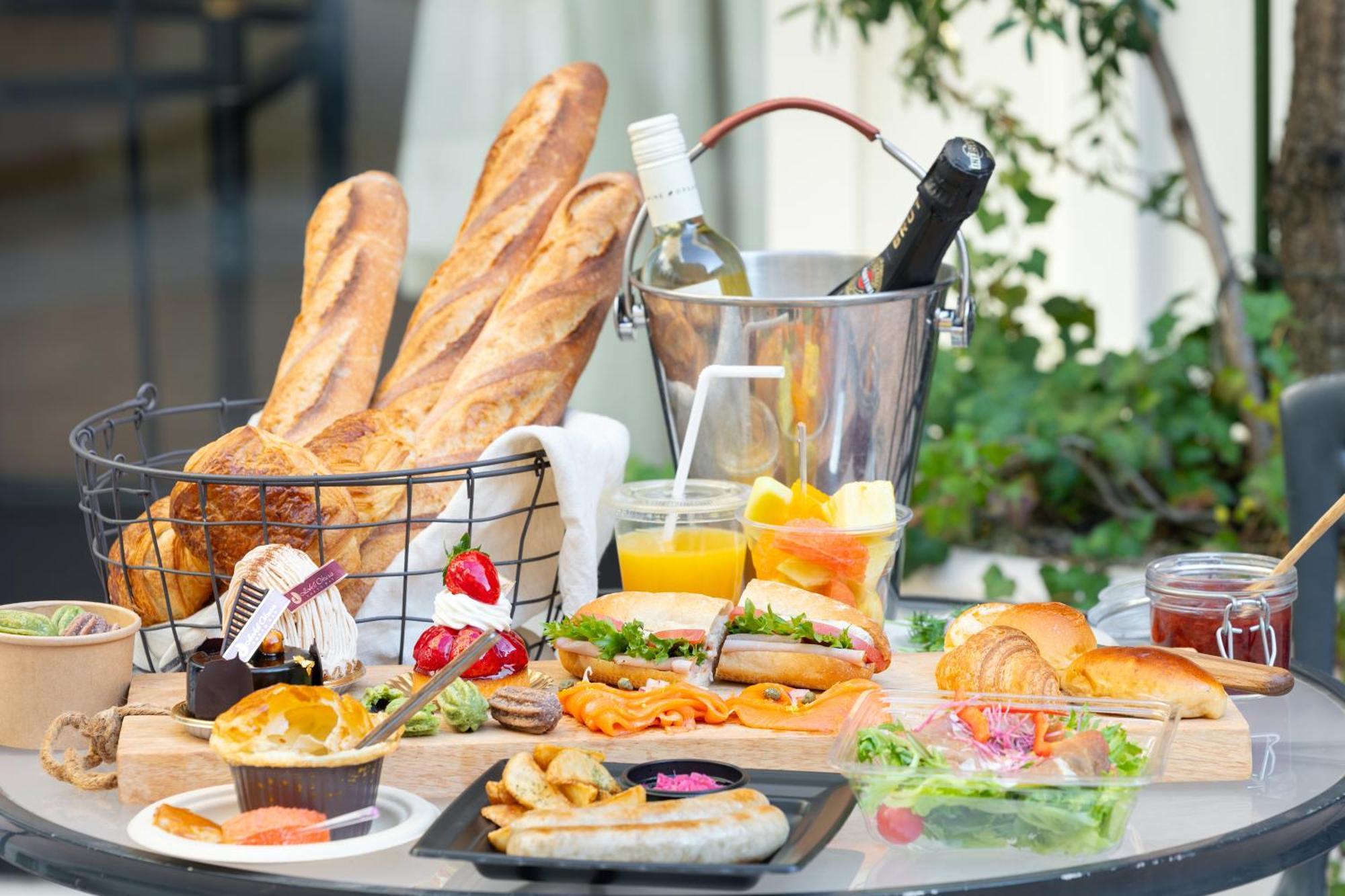 Hotel Okura Tokyo Bay Urayasu Eksteriør bilde French cuisine