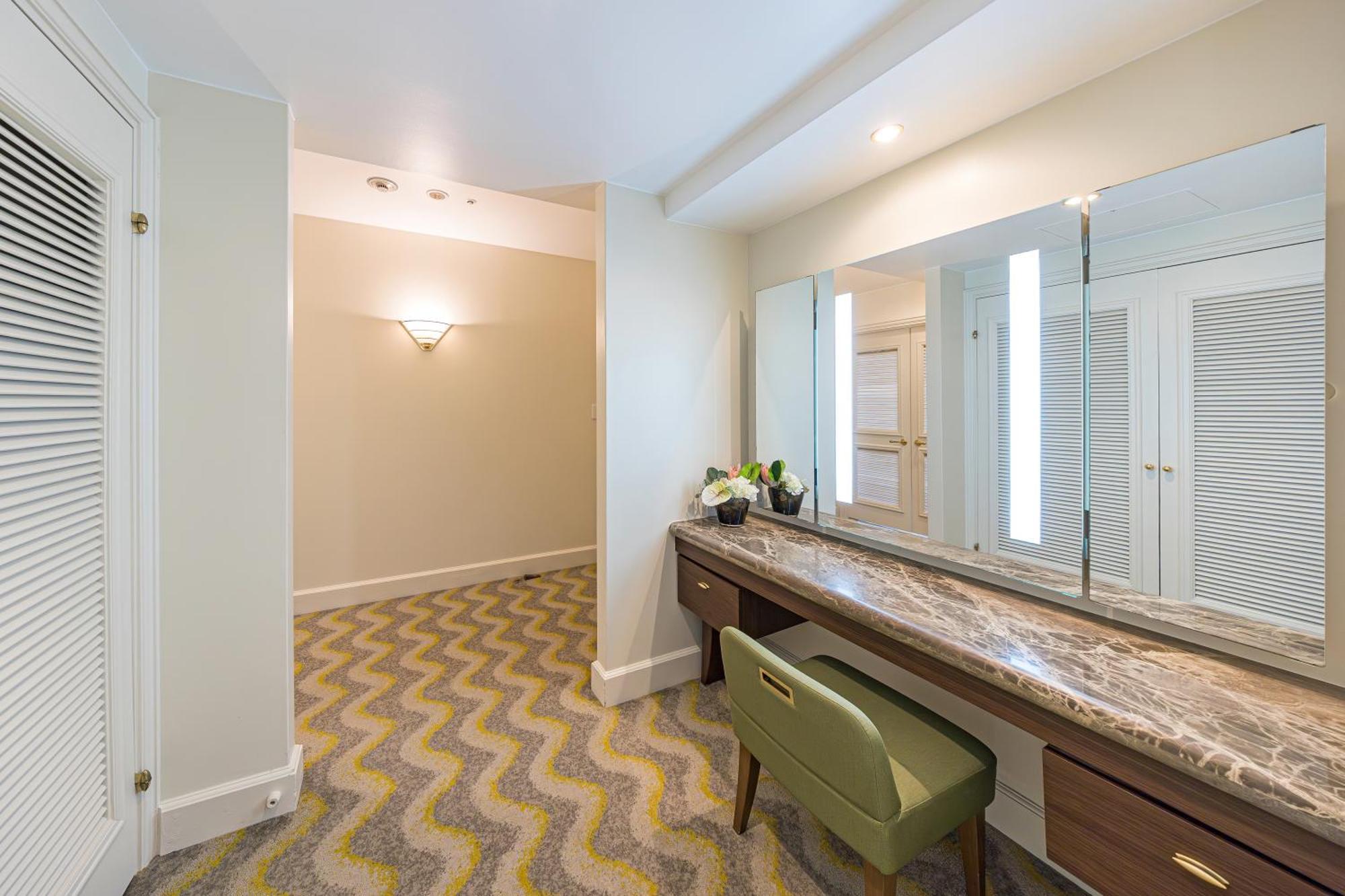 Hotel Okura Tokyo Bay Urayasu Eksteriør bilde Dressing room