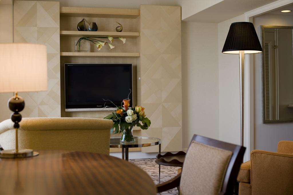 Hotel Okura Tokyo Bay Urayasu Rom bilde A living room at the Mandarin Oriental, Munich
