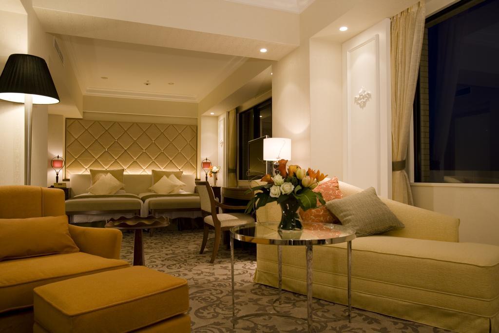 Hotel Okura Tokyo Bay Urayasu Eksteriør bilde A suite at the hotel