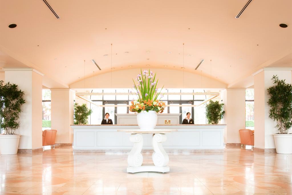Hotel Okura Tokyo Bay Urayasu Eksteriør bilde Lobby