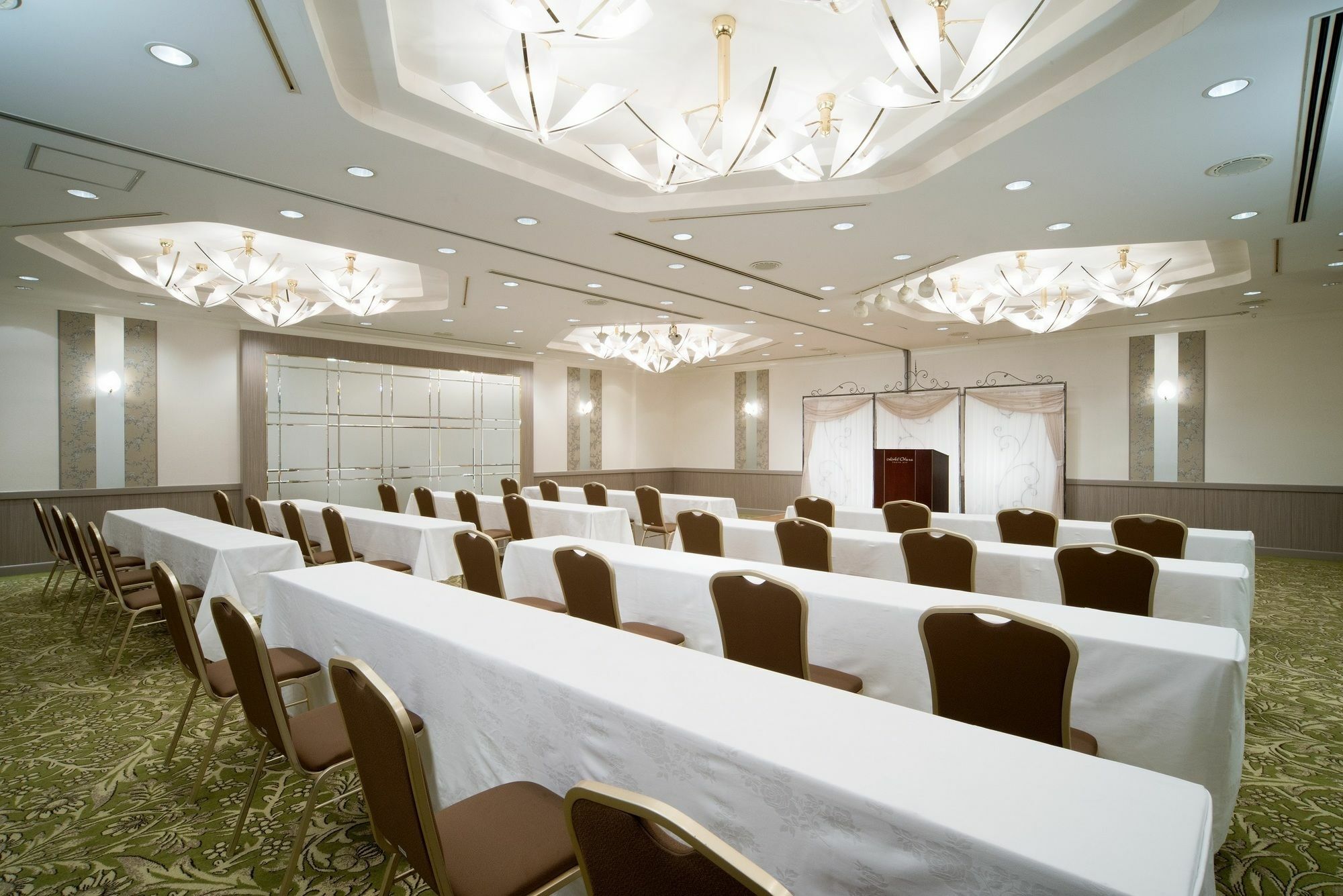 Hotel Okura Tokyo Bay Urayasu Eksteriør bilde A typical meeting room